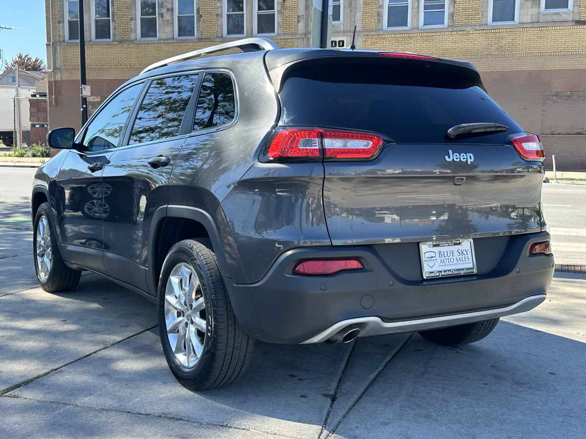 Used 2017 Jeep Cherokee Limited AWD/4WD image 7