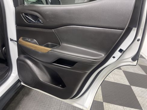 Used 2023 GMC Acadia SLE w/ Driver Convenience Package image 19