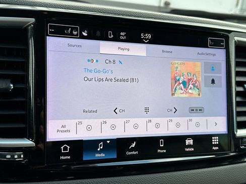 Used 2023 Chrysler Pacifica Touring-L image 19