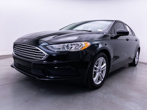 Used 2018 Ford Fusion SE w/ Fusion SE Technology Package FWD image 7