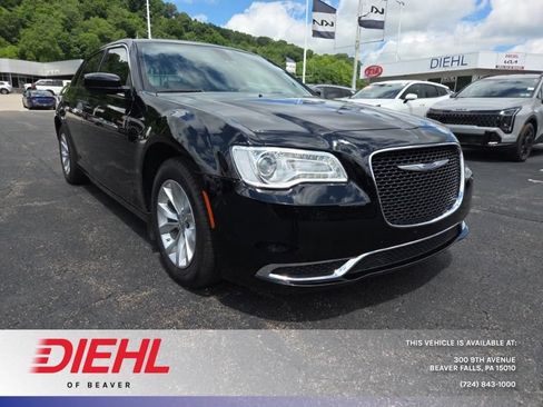 Used 2022 Chrysler 300 Touring RWD image 1
