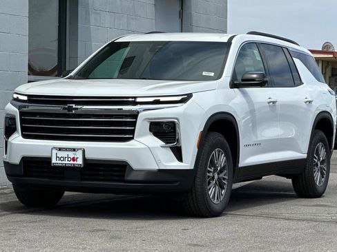 New 2025 Chevrolet Traverse LT w/ Enhanced Driving Package image 8