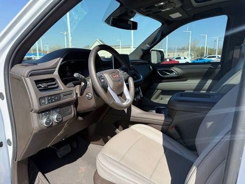 Used 2023 GMC Yukon SLT w/ SLT Premium Package image 31
