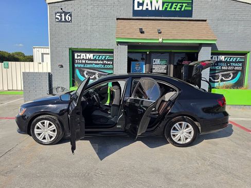 Used 2017 Volkswagen Jetta S w/ Jetta S Cold Weather Package FWD image 32