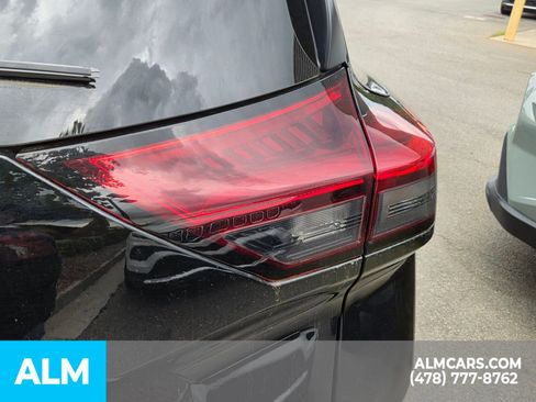 Used 2025 Nissan Rogue SV FWD image 13