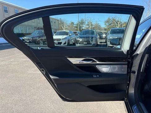 Used 2019 BMW 750i xDrive w/ Executive Package image 26