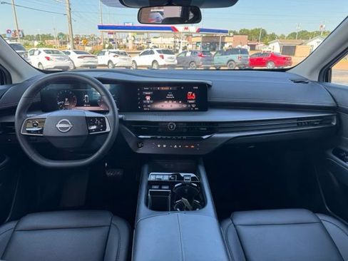 Used 2025 Nissan Murano SV AWD/4WD image 8