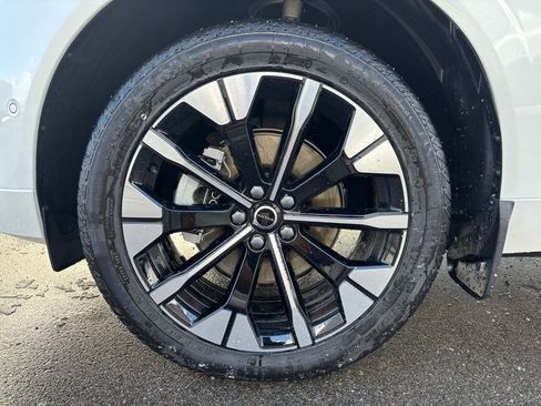 New 2026 Volvo XC60 B5 Plus w/ Climate Package image 9