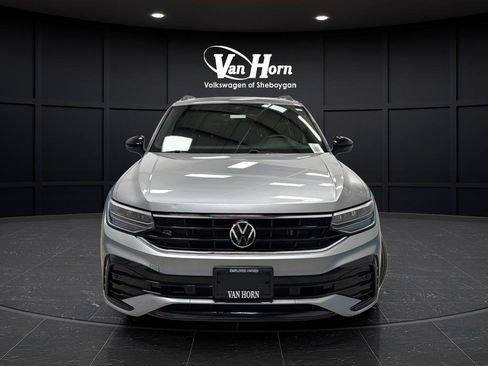 Used 2022 Volkswagen Tiguan SE R-Line image 8