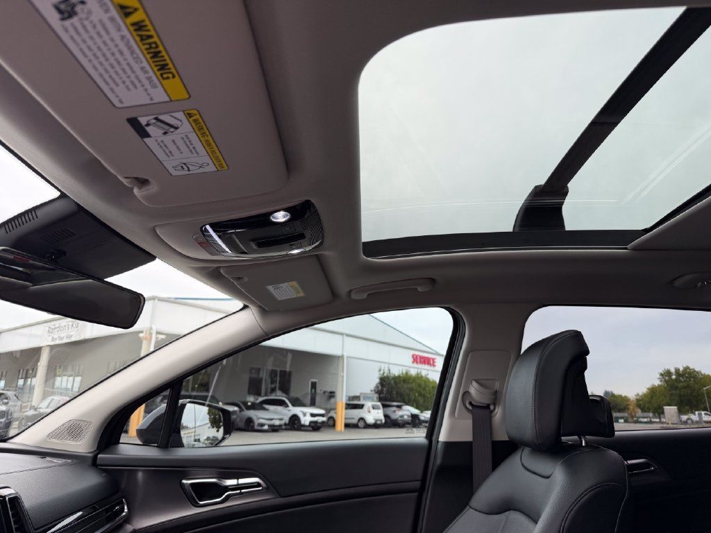Certified 2025 Kia Sportage SX Prestige AWD/4WD image 17
