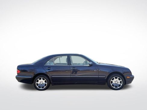 Used 2002 Mercedes-Benz E 320 4MATIC Sedan image 4