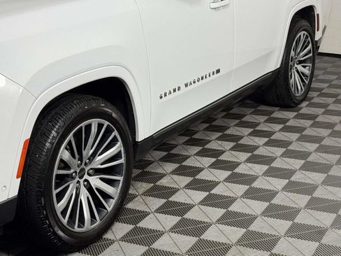 Used 2022 Jeep Grand Wagoneer Series III AWD/4WD image 13