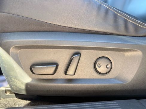 Used 2023 Nissan Rogue SL w/ SL Premium Package image 18