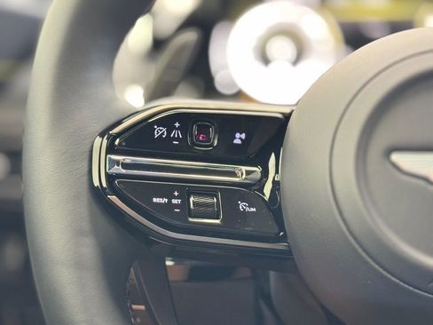 Used 2025 Aston Martin V8 Vantage Coupe image 31