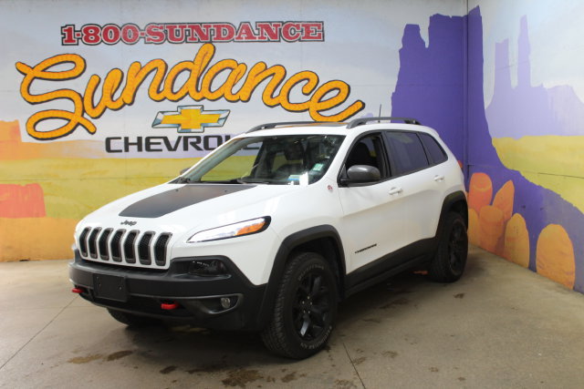 Used 2018 Jeep Cherokee Trailhawk AWD/4WD image 2