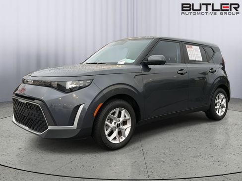 Used 2024 Kia Soul LX w/ Option Group 015 FWD image 2