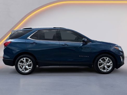 Used 2019 Chevrolet Equinox LT image 2