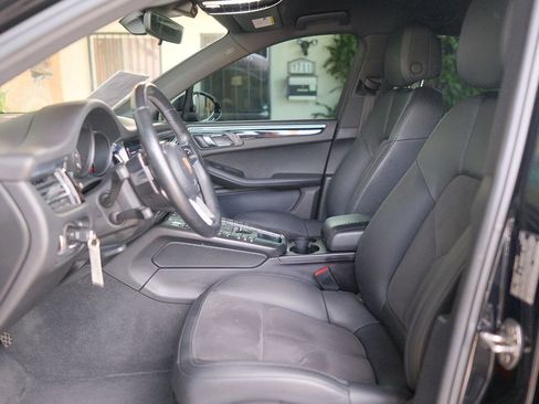 Used 2019 Porsche Macan image 12