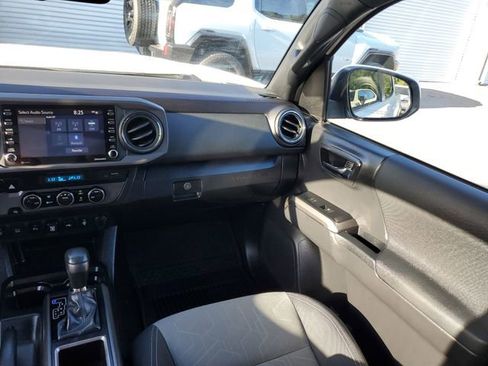 Used 2022 Toyota Tacoma TRD Off-Road w/ Technology Package RWD image 16
