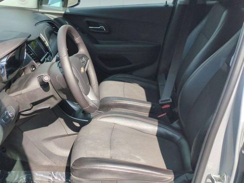 Used 2020 Chevrolet Trax LT w/ LT Convenience Package FWD image 12