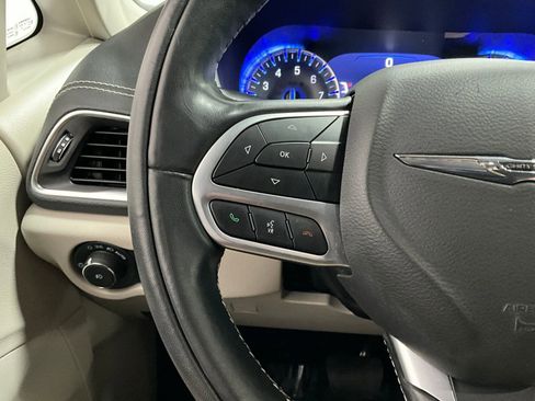 Used 2022 Chrysler Pacifica Limited image 17