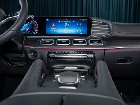 Certified 2025 Mercedes-Benz GLS 450 4MATIC image 20