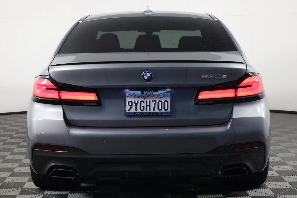 Used 2023 BMW 530e w/ M Sport Package RWD image 5