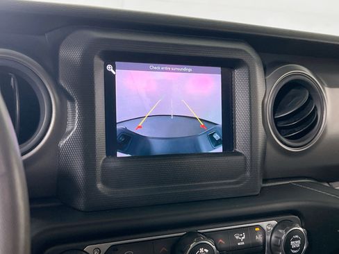 Used 2023 Jeep Gladiator Sport image 13