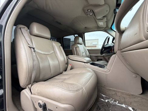 Used 2005 Chevrolet Silverado 2500 LT w/ Heavy-Duty Power Package image 25