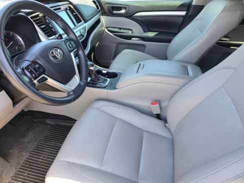 Used 2017 Toyota Highlander XLE image 16