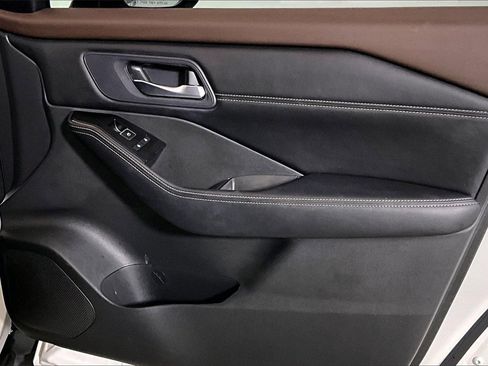 Used 2023 Nissan Rogue SL w/ SL Premium Package image 19