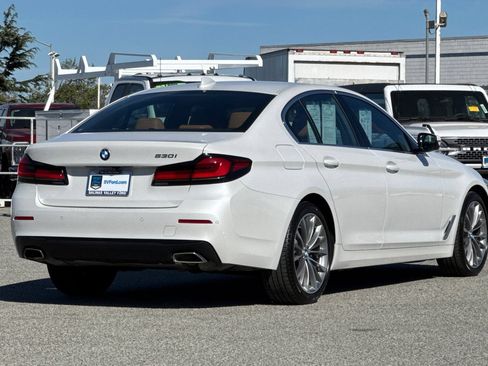 Used 2023 BMW 530i w/ Convenience Package RWD image 4