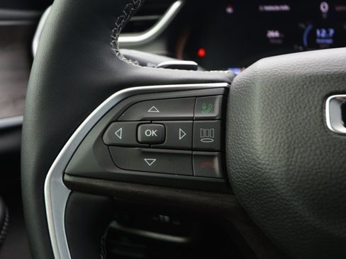 Used 2025 Jeep Grand Cherokee L Limited w/ Black Appearance Package image 13