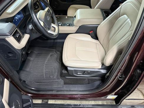 Used 2023 Ford Expedition Limited AWD/4WD image 9