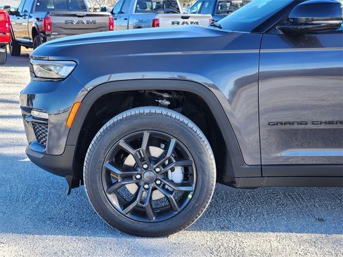 New 2025 Jeep Grand Cherokee Limited image 6