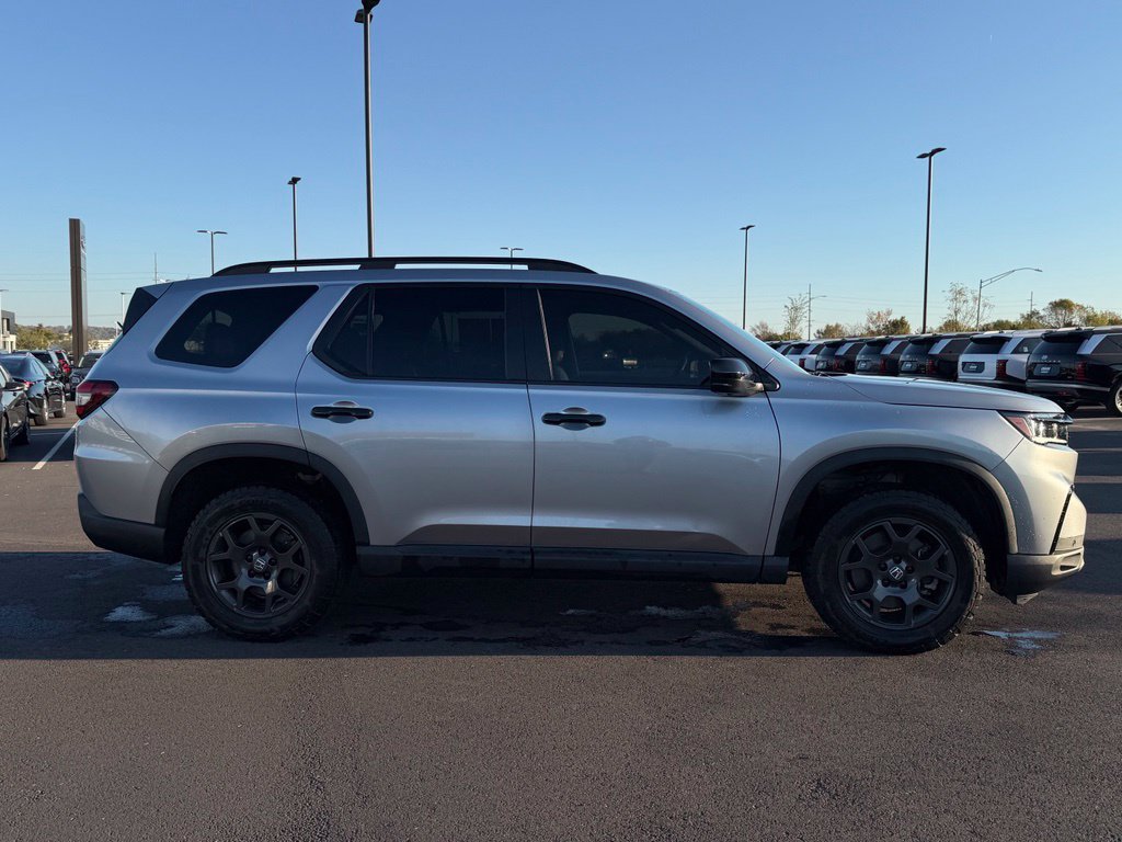 Used 2025 Honda Pilot TrailSport image 4