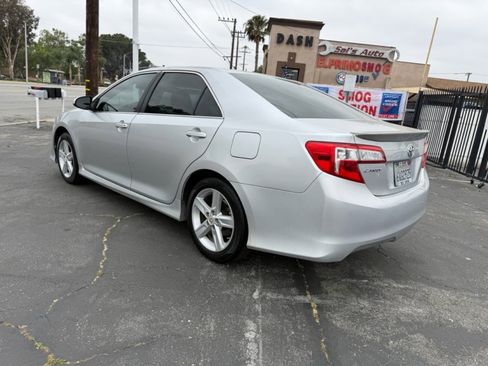 Used 2012 Toyota Camry SE FWD image 12