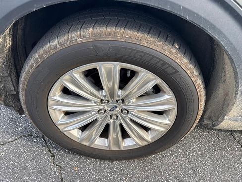 Used 2020 Ford Explorer Limited w/ Class III Trailer Tow Package image 14