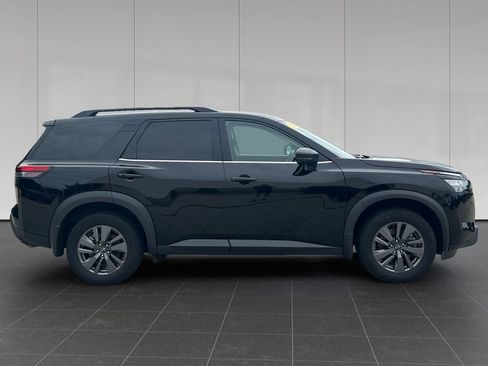 Used 2024 Nissan Pathfinder SV w/ SV Premium Package AWD/4WD image 6