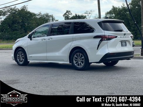 Used 2021 Toyota Sienna XLE FWD image 9