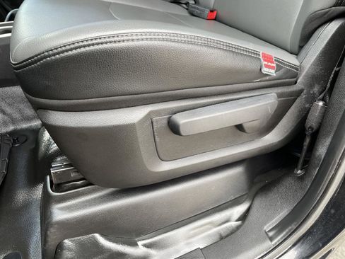 Used 2022 RAM 2500 Tradesman w/ Chrome Appearance Group image 12