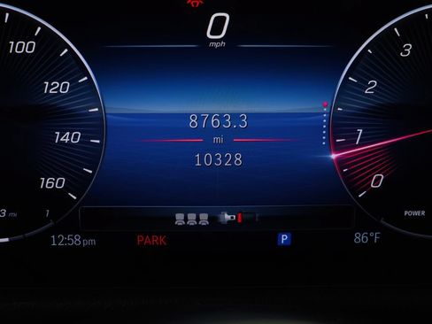 Used 2024 Mercedes-Benz GLB 250 4MATIC image 24