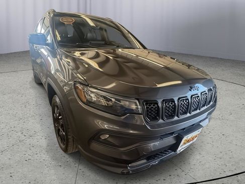 Used 2023 Jeep Compass Latitude w/ Sun and Sound Group AWD/4WD image 7