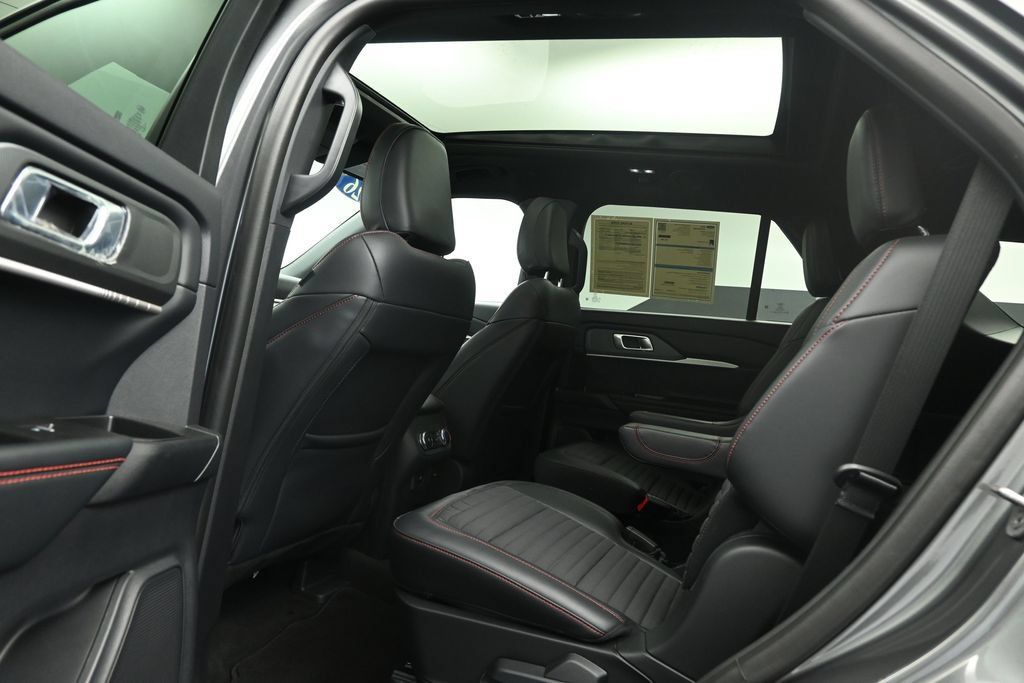 Certified 2026 Ford Explorer ST-Line AWD/4WD image 17