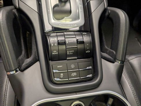 Used 2016 Porsche Cayenne GTS AWD/4WD image 17