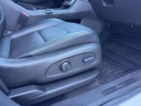 Used 2023 GMC Terrain SLT image 41