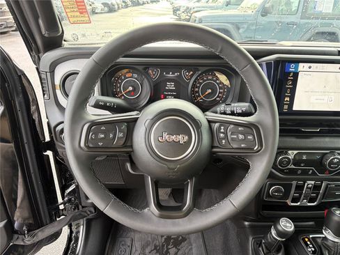 Used 2025 Jeep Wrangler Unlimited Sport AWD/4WD image 21