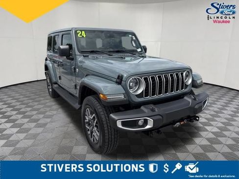 Used 2024 Jeep Wrangler Unlimited Sahara w/ Technology Group AWD/4WD image 3
