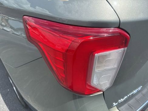 Used 2020 Ford Explorer Limited w/ Hybrid Equipment Group 310A RWD image 9