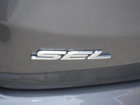 Used 2024 Ford Edge SEL image 10